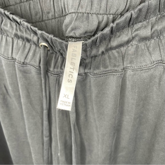 Fabletics Slim Fit Performance Joggers with Drawstring In Black Size XL - Picture 4 of 5